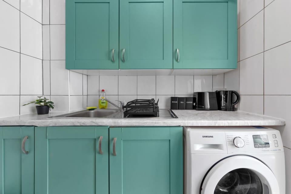 Modern 2Bedroom Apartment in Canary Wharf E14 with Parking Sleeps 6 Contractor Friendly Apartment in London