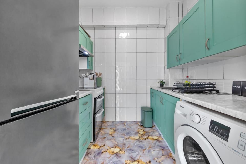 Modern 2Bedroom Apartment in Canary Wharf E14 with Parking Sleeps 6 Contractor Friendly Apartment in London