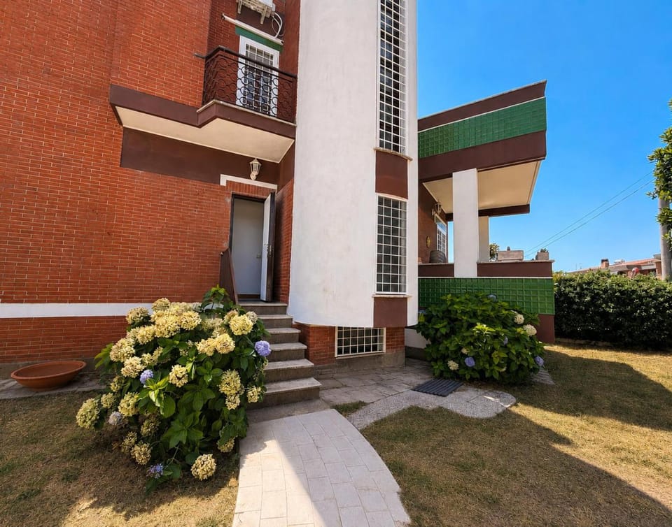 Property building, Day, Garden, Garden view