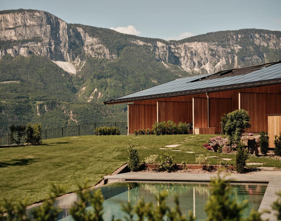 Property building, Natural landscape, Swimming pool, Swimming pool