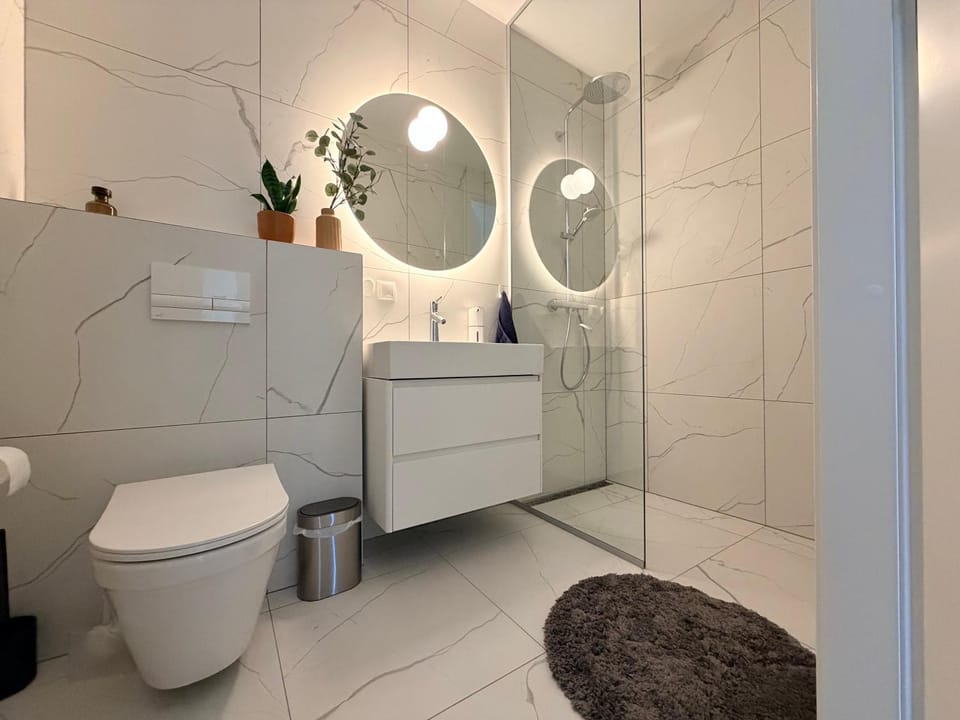 Shower, Toilet, Bathroom