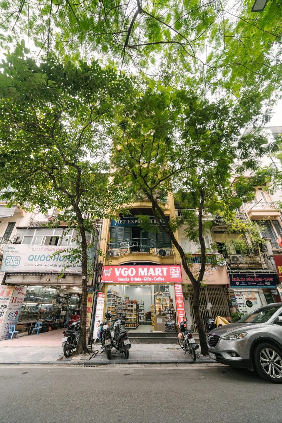 Property building, Location