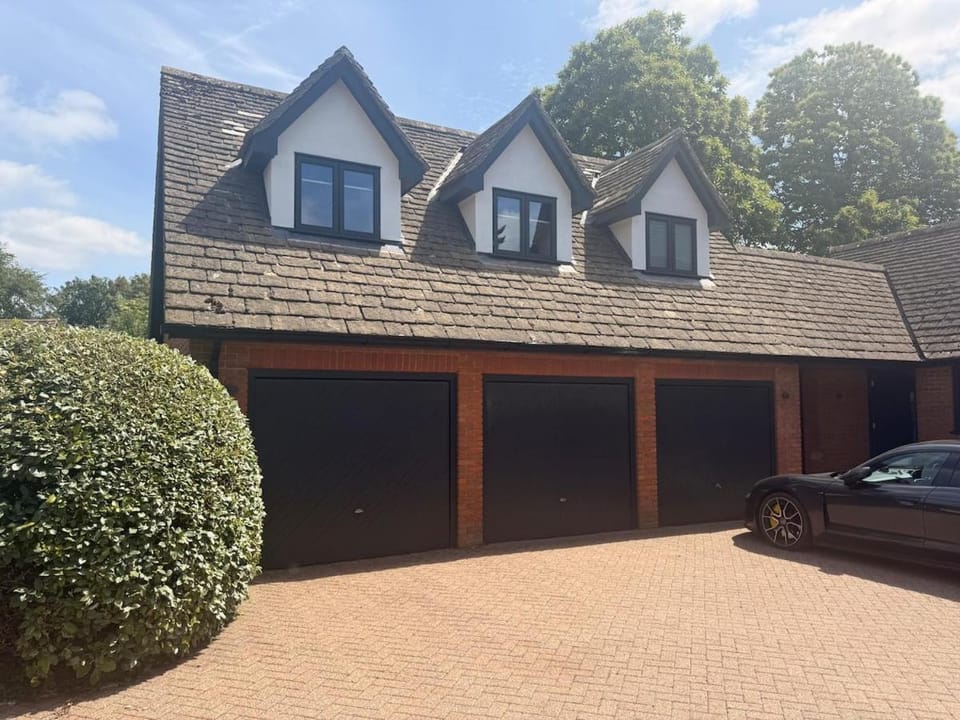 Wings Annexe Apartment in Beaconsfield