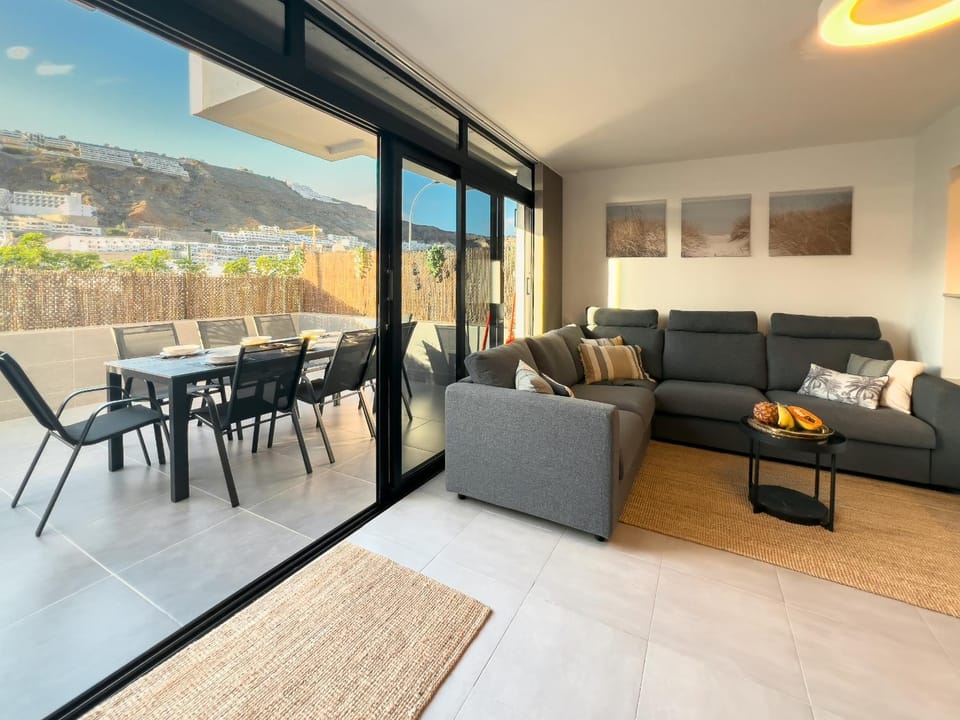 Balcony/Terrace, Living room, Seating area, Mountain view