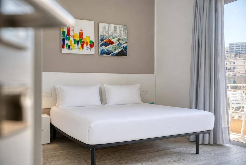 Valley View - Private Room with Balcony By SF Homes R4 Apartment in Saint Julians