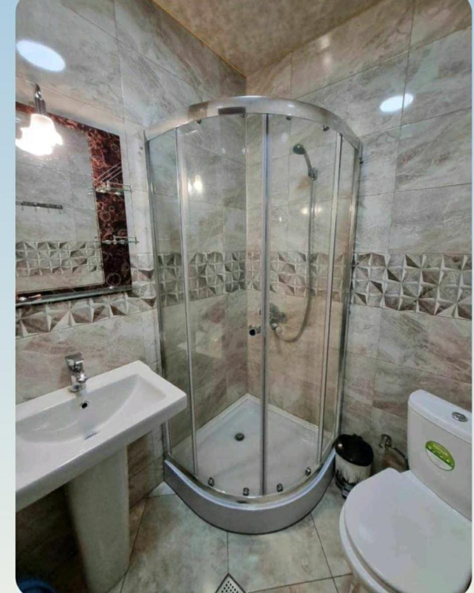 Shower, Toilet, Bathroom, towels