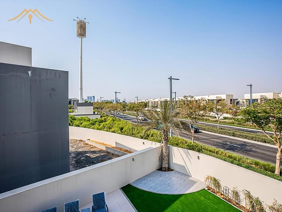 Luxury 4 Bedroom Villa with Private Swimming Pool Villa in Dubai