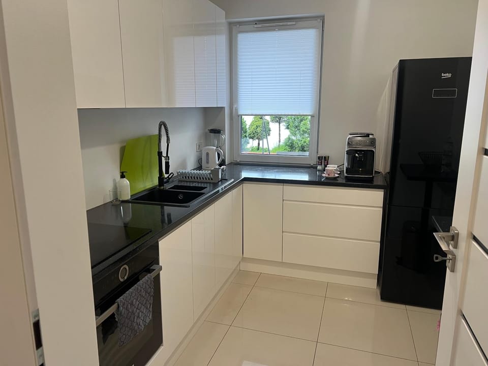 Coffee/tea facilities, Kitchen or kitchenette, oven, stove