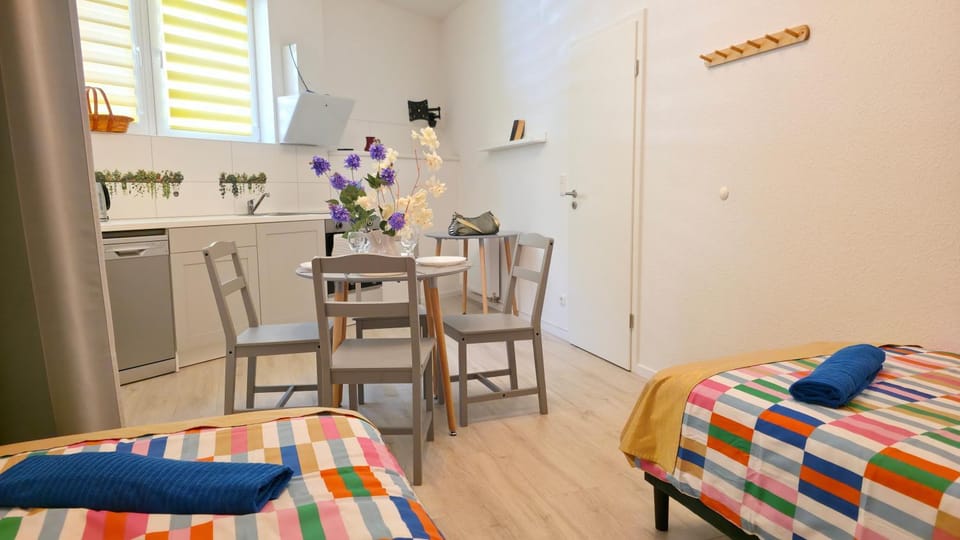 Seating area, Dining area