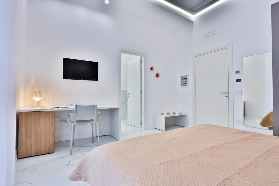 Bed, TV and multimedia, Photo of the whole room, Bedroom, wardrobe