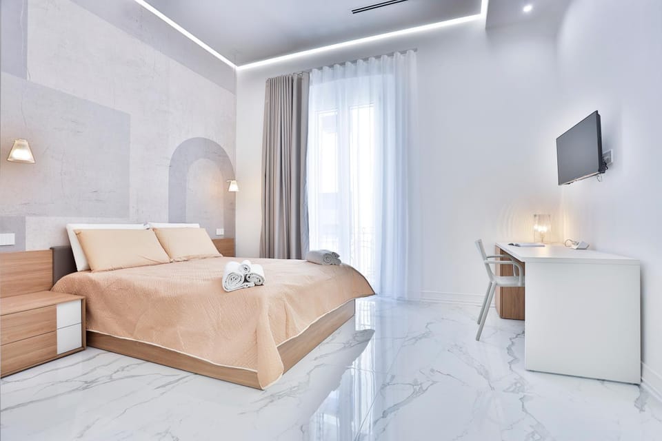 Bed, TV and multimedia, Photo of the whole room, Seating area, Bedroom, towels