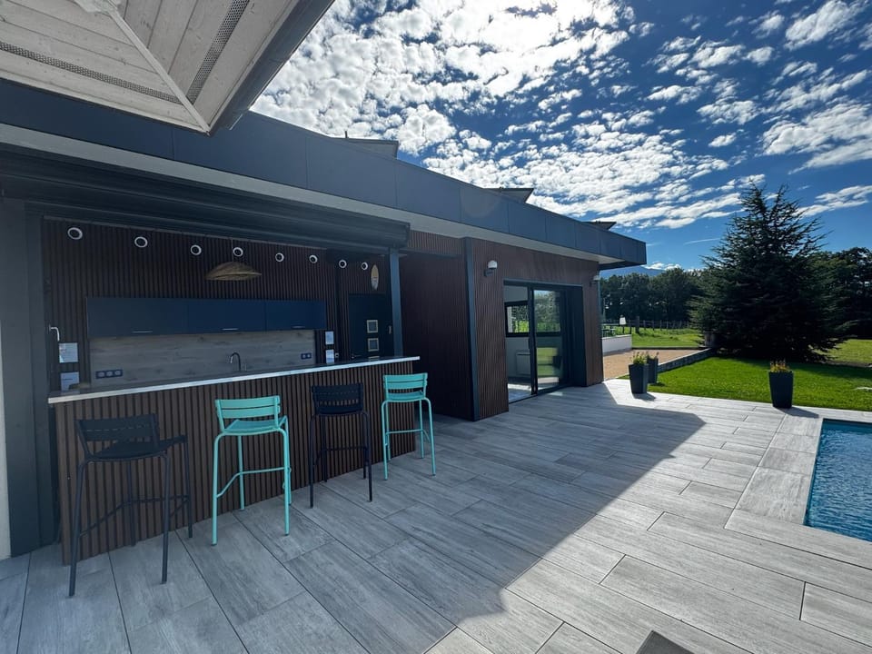 Property building, Balcony/Terrace