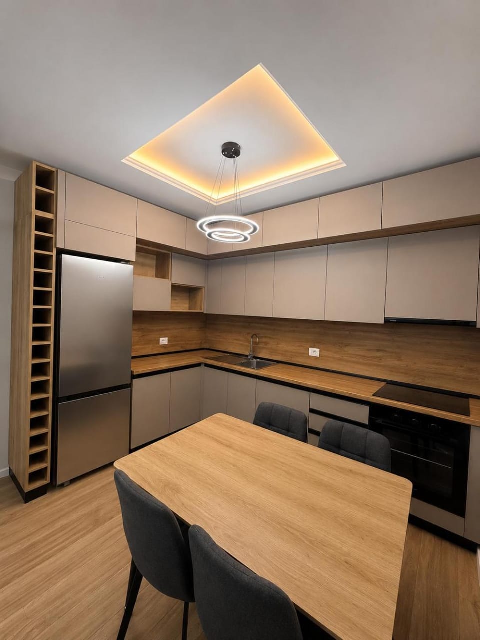 Kitchen or kitchenette, Dining area, oven, stove