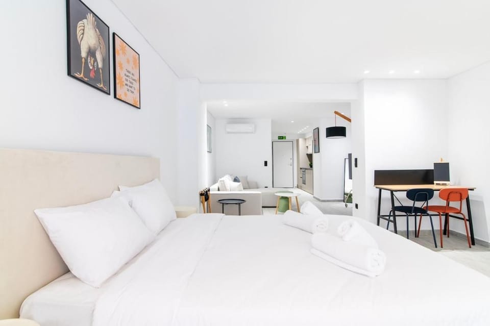 Jenn Modern Studio with Balcony & Close to Monastiraki Apartment in Athens