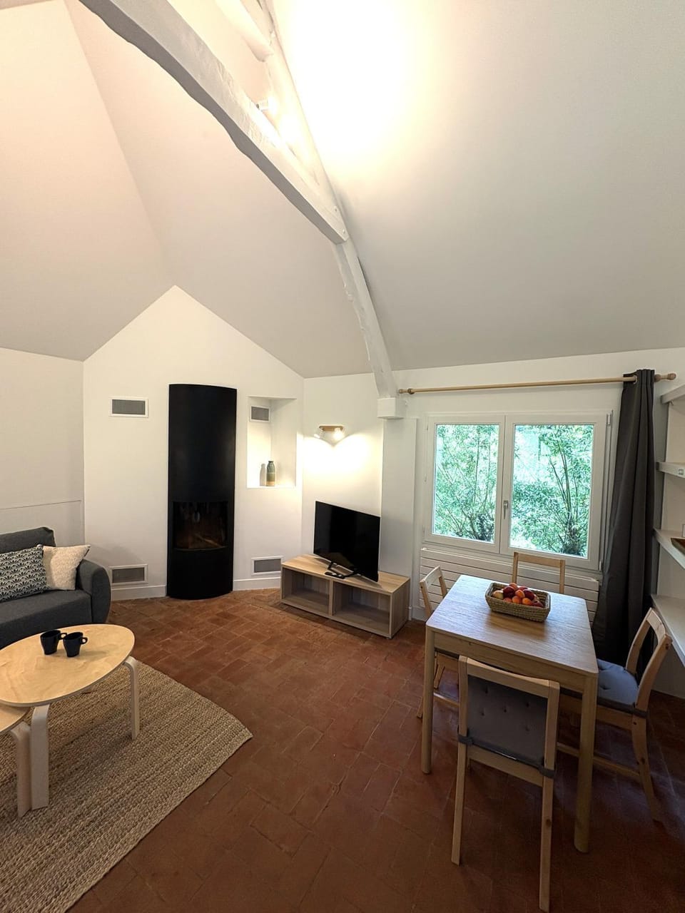 TV and multimedia, Living room, Seating area, Dining area
