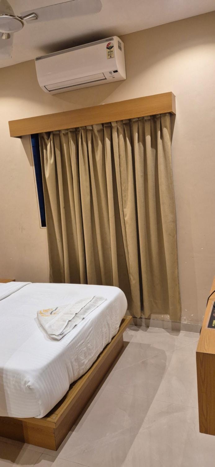 Hotel Amar Residency Near Kokilaben hospital Hotel in Mumbai