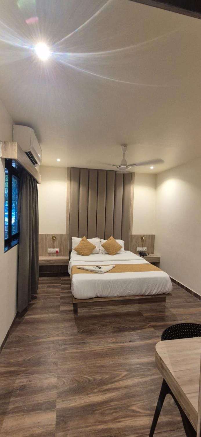 Hotel Amar Residency Near Kokilaben hospital Hotel in Mumbai