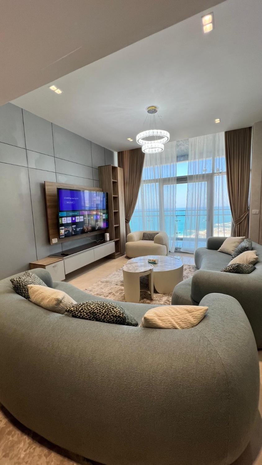 Communal lounge/ TV room, TV and multimedia, Living room, Seating area, Evening entertainment