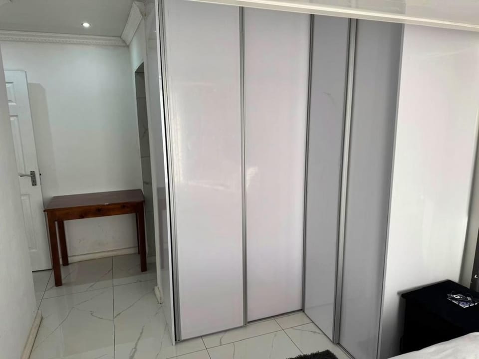 Rest and Roam Apartment in Port Elizabeth