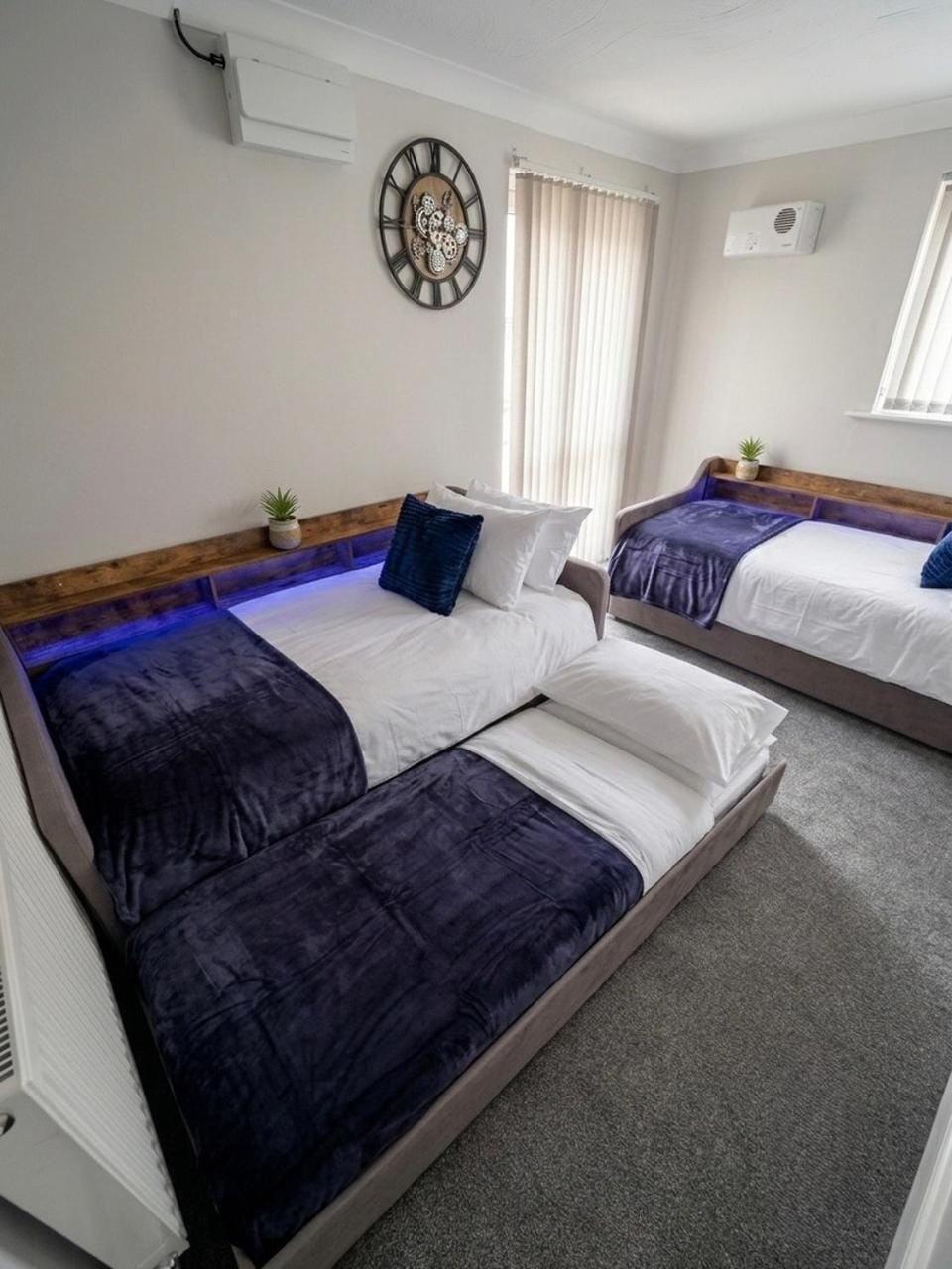 Sea-View Luxury Apartment sleeps 5 - Pet Friendly - Fast WiFi - Off Street Parking - Contractors Dream!!! Apartment in Borough of Swale