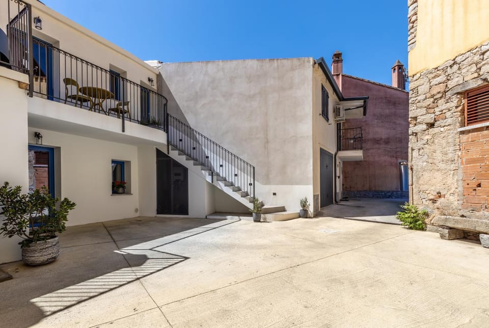 Property building, Inner courtyard view, Parking