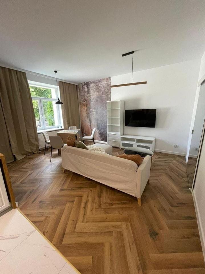 TV and multimedia, Living room, Photo of the whole room, Seating area, Evening entertainment