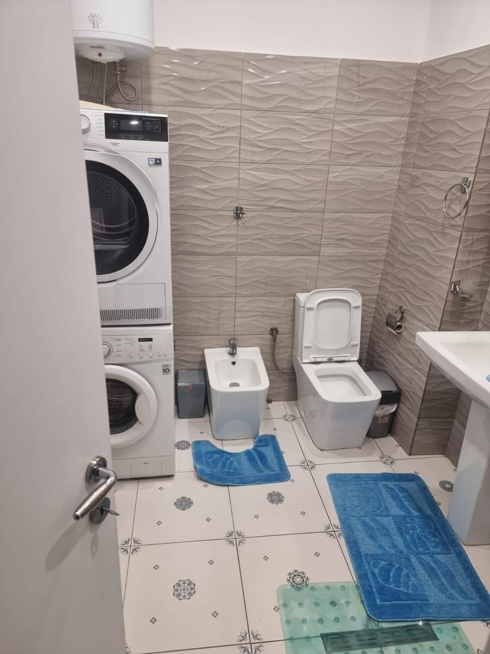 Shower, Toilet, Bathroom, washing machine