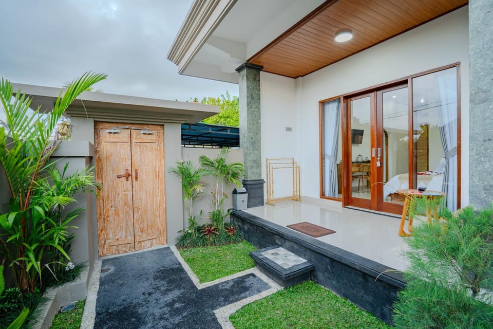 Property building, Patio, Spring, Day, Garden, Garden view