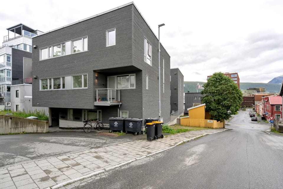 Heart of Tromsø l New & Modern l Near Everything Apartment in Tromso