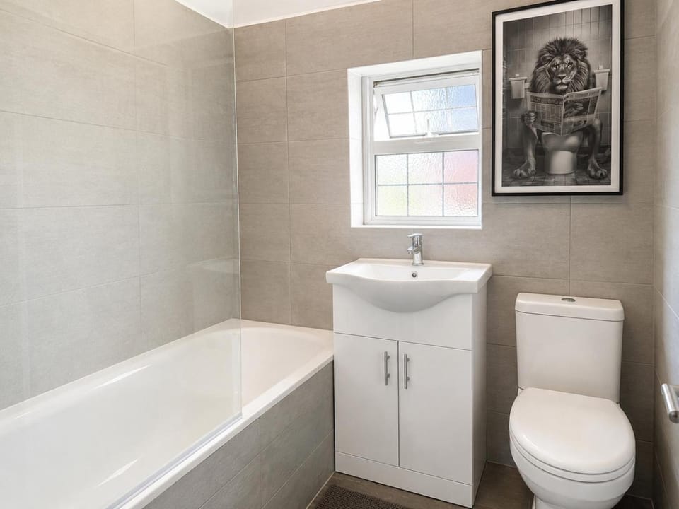 Luxury Retreat with Garden and Parking, sleeps 6 House in Watford