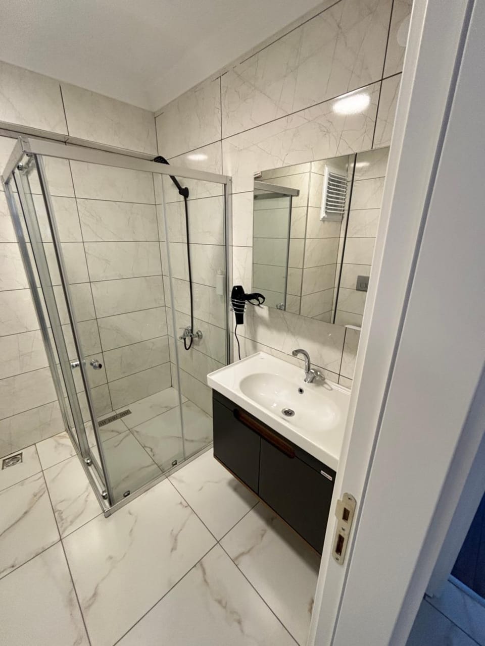 Shower, Bathroom, towels