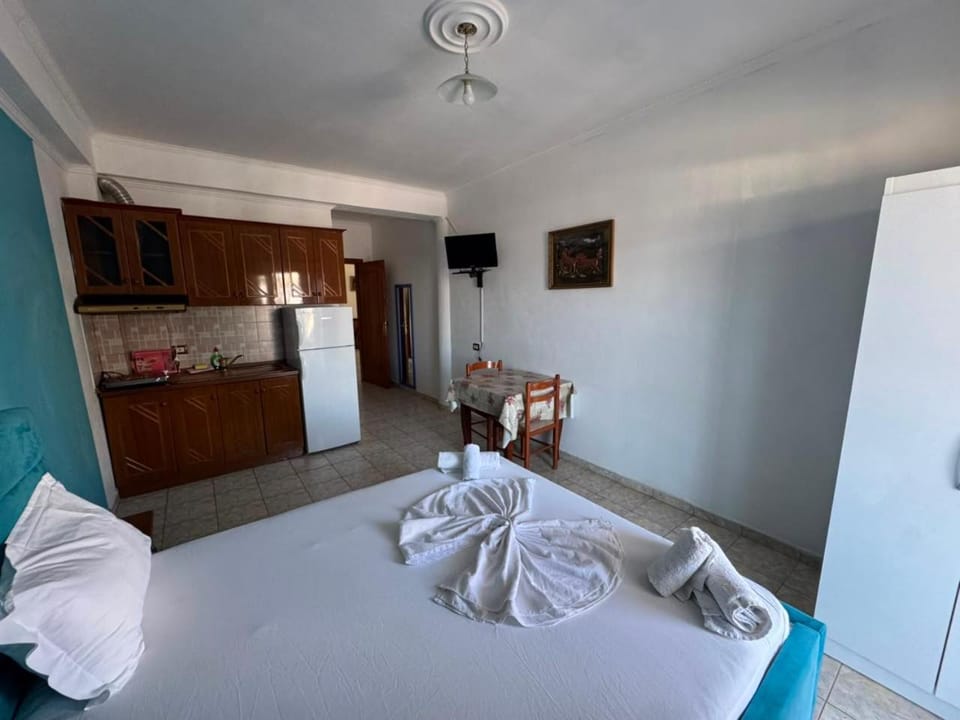 Bed, Kitchen or kitchenette, Photo of the whole room, Bedroom, minibar, towels, dryer
