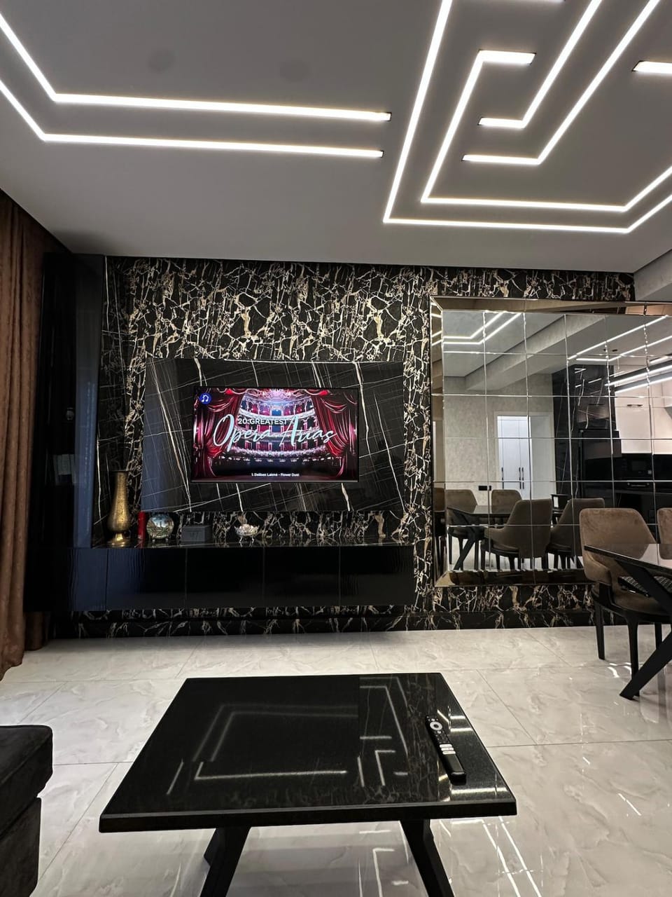 TV and multimedia, Living room, Seating area, Evening entertainment