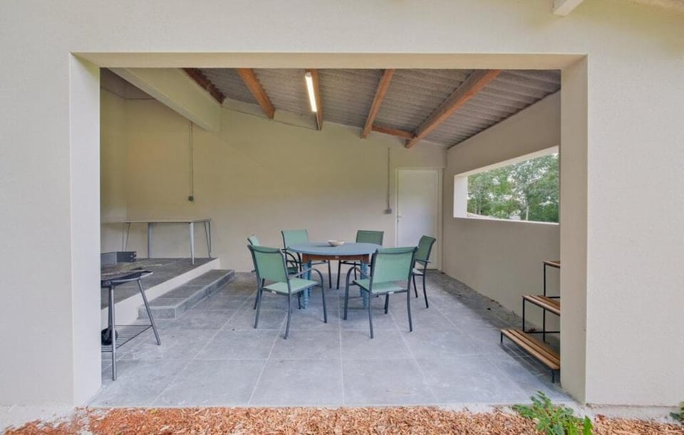 Patio, BBQ facilities