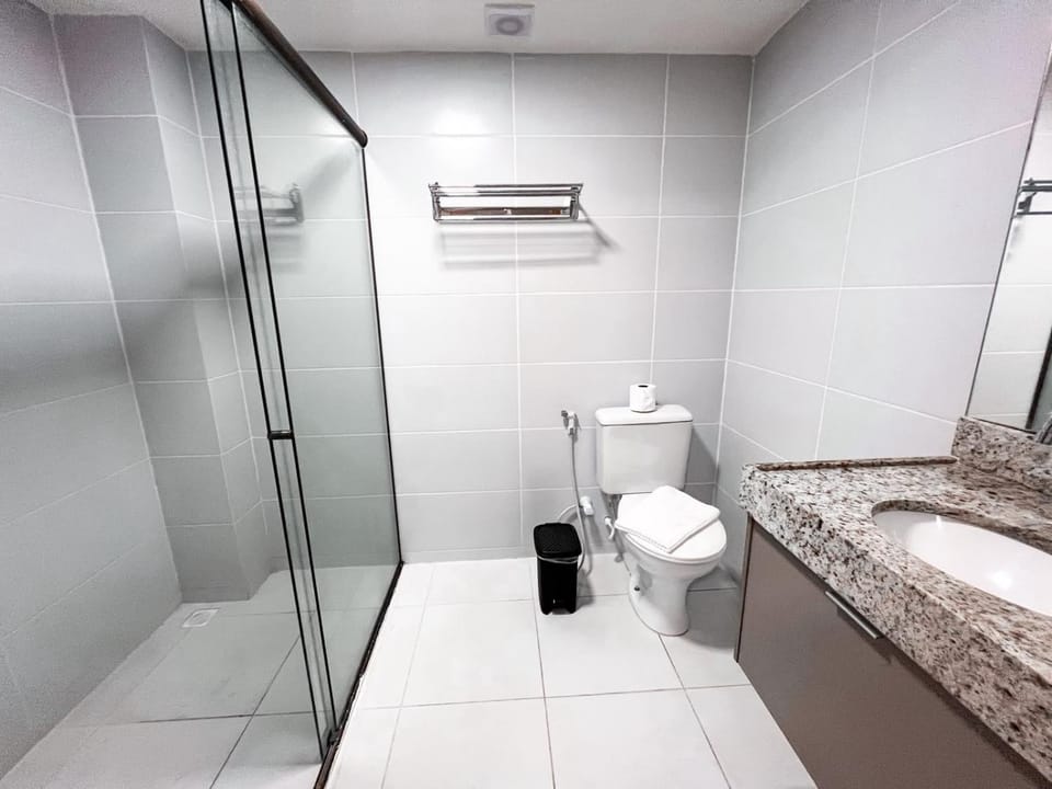 Shower, Toilet, Bathroom, towels