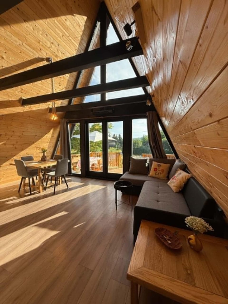 View (from property/room), Balcony/Terrace, Living room, Seating area