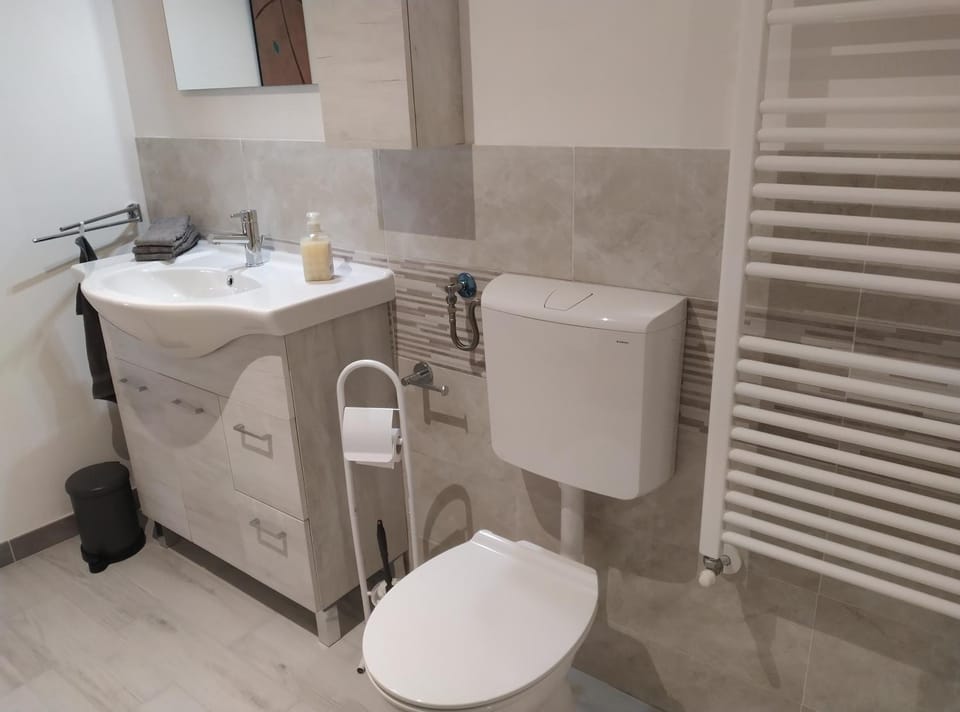 Toilet, Bathroom