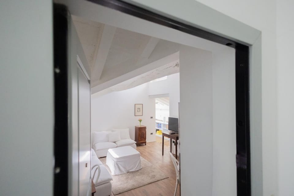 Living room, Photo of the whole room