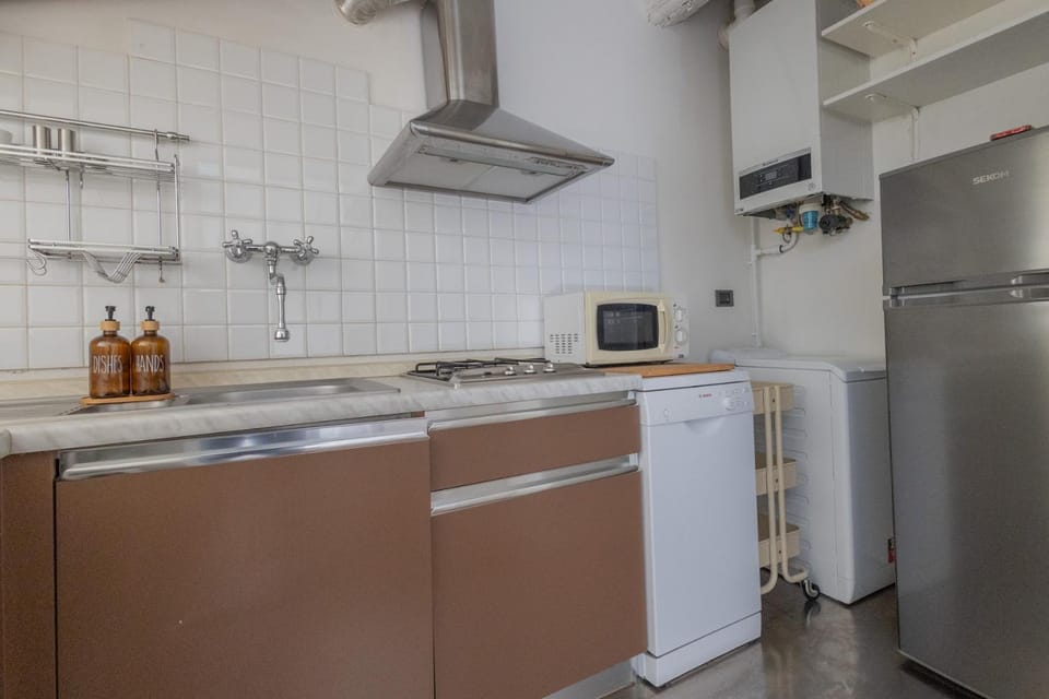 Kitchen or kitchenette, dishwasher, oven, pet friendly, stove