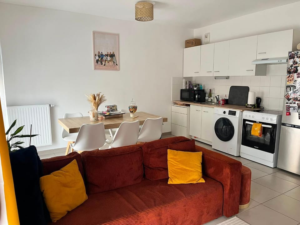 Kitchen or kitchenette, Living room, oven, washing machine