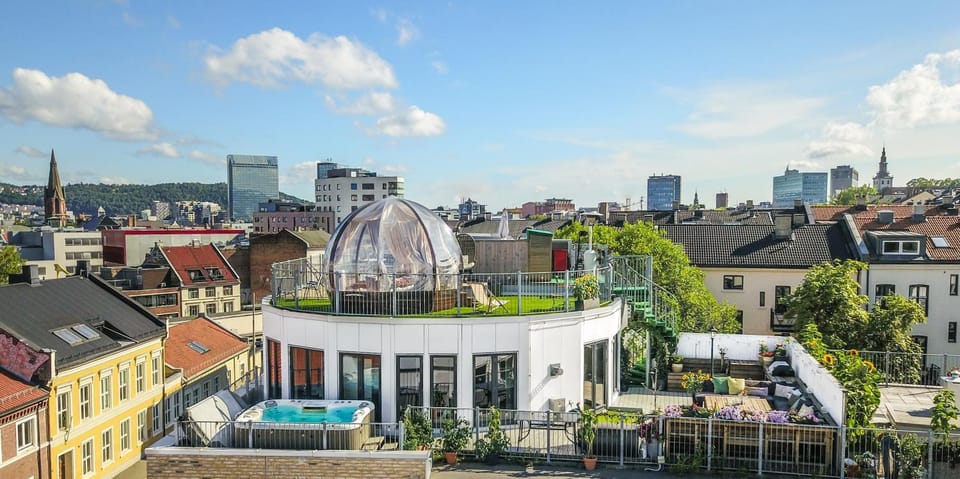 Property building, Bird's eye view, Hot Tub, Balcony/Terrace, City view, Location