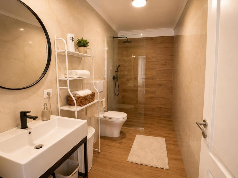 Shower, Toilet, Bathroom, towels