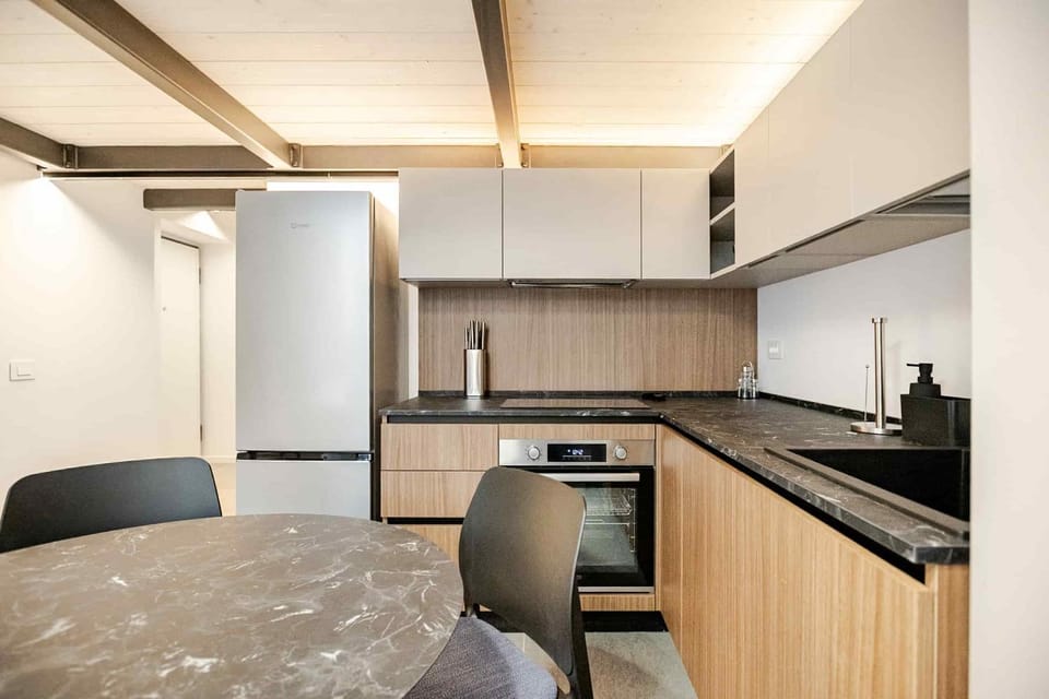Kitchen or kitchenette, Dining area, oven, stove