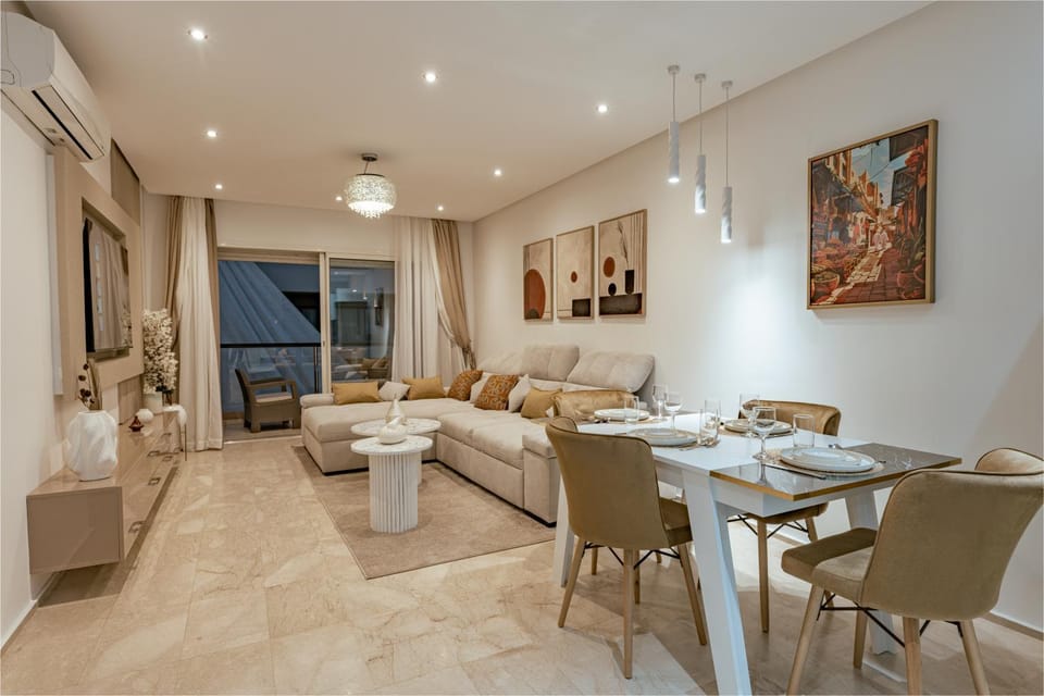 TV and multimedia, Living room, Seating area, Dining area