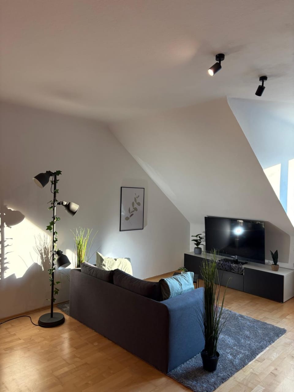 TV and multimedia, Seating area