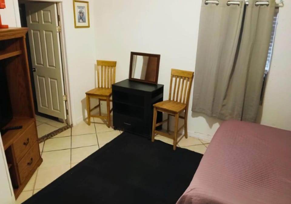 GpL 3318 Handy Ct 1 bdrm 1 bthrm Apartment in Fort Myers