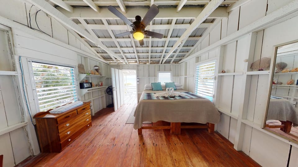 Property building, Bed, Bedroom