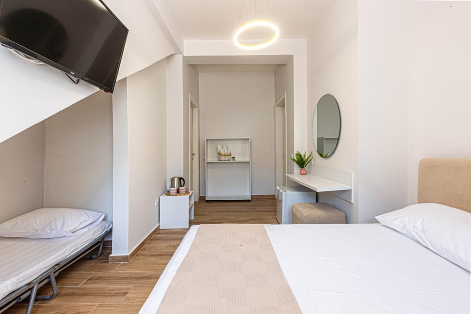 Lian Rooms 4 - Classic Triple --- BRAND NEW - Lungomare 3 min walk Apartment in Vlorë