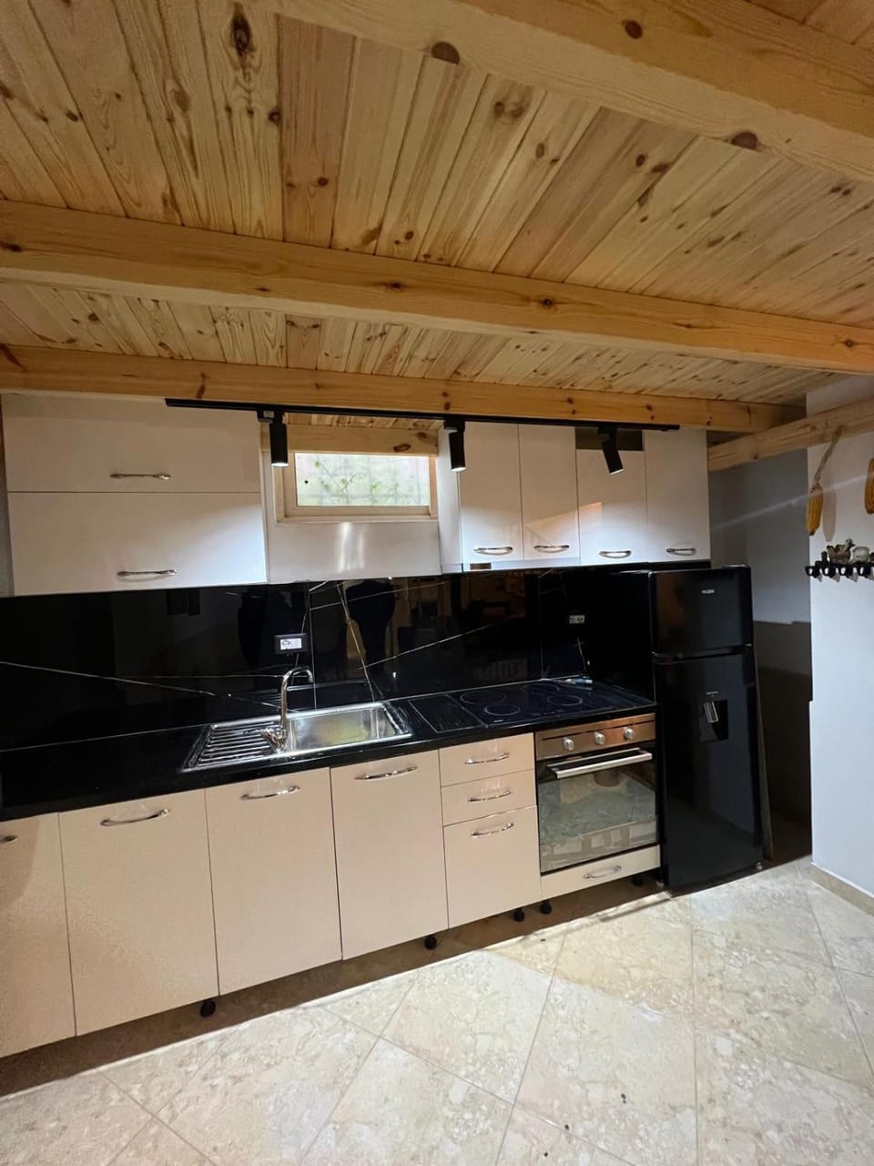 Sun Hill Oasis Apartment in Tirana