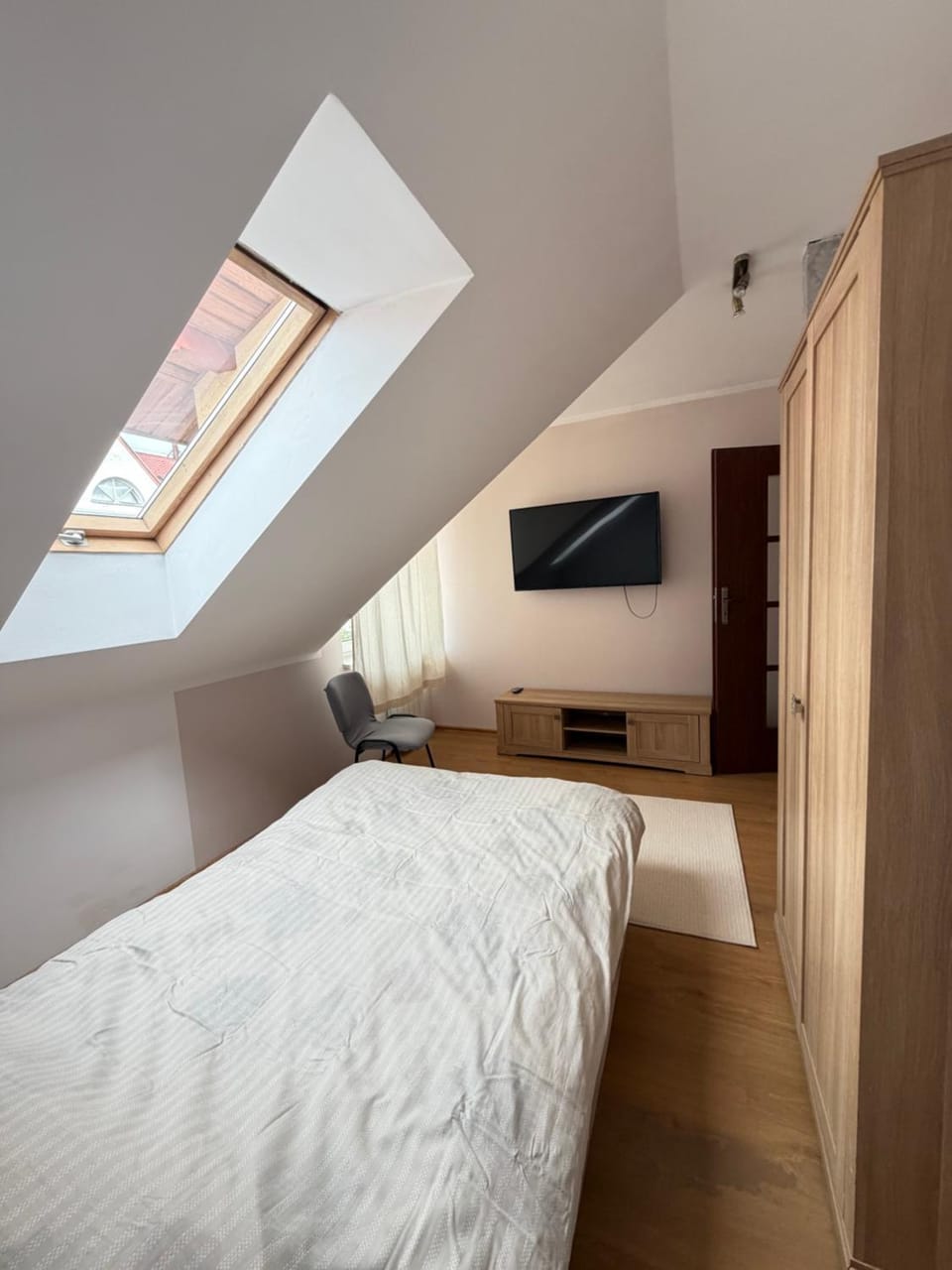 Bed, TV and multimedia, Photo of the whole room, Bedroom, wardrobe